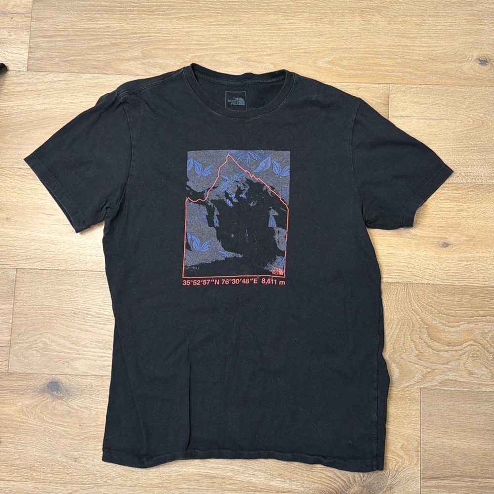 The north face black shirt with design in middle size large